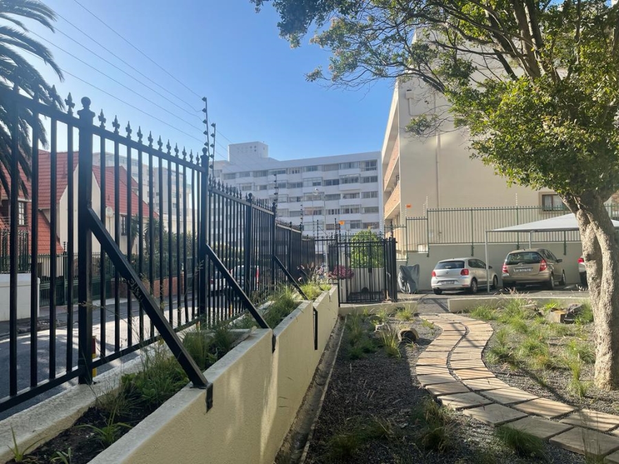 To Let 2 Bedroom Property for Rent in Sea Point Western Cape